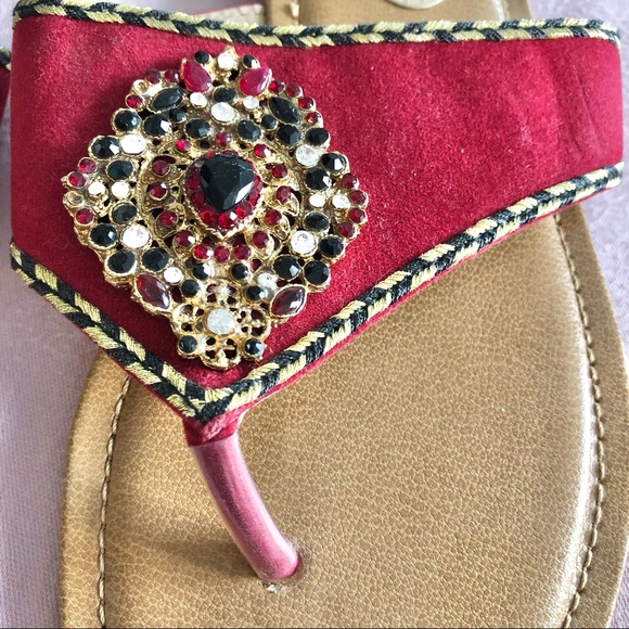 Stylo Slip on Fancy Flats with Jewelry Broach Red Size 7-8 - Picture 2 of 4